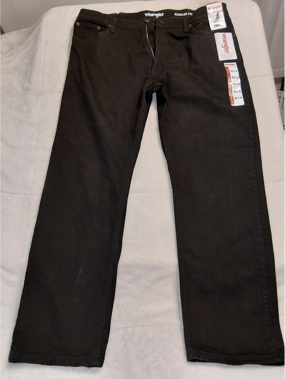 Wrangler Regular Fit Black Jeans Size 38x30. 0038